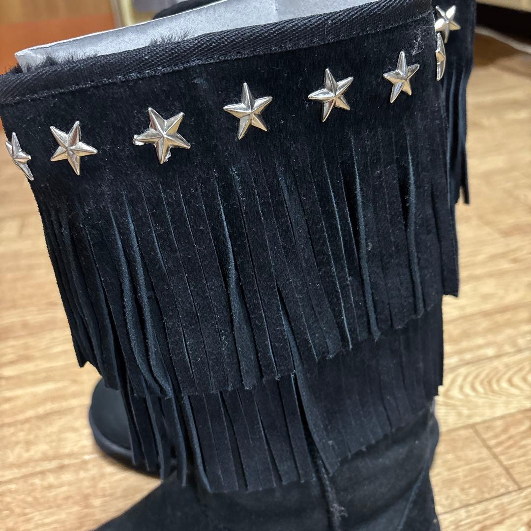 ジミーチュウUGGフリンジ付きブラックムートンブーツ