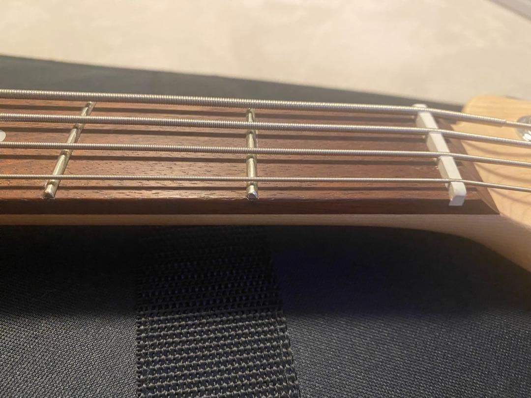 ベース Sterling by MUSIC MAN Ray4 Vintage Cream
