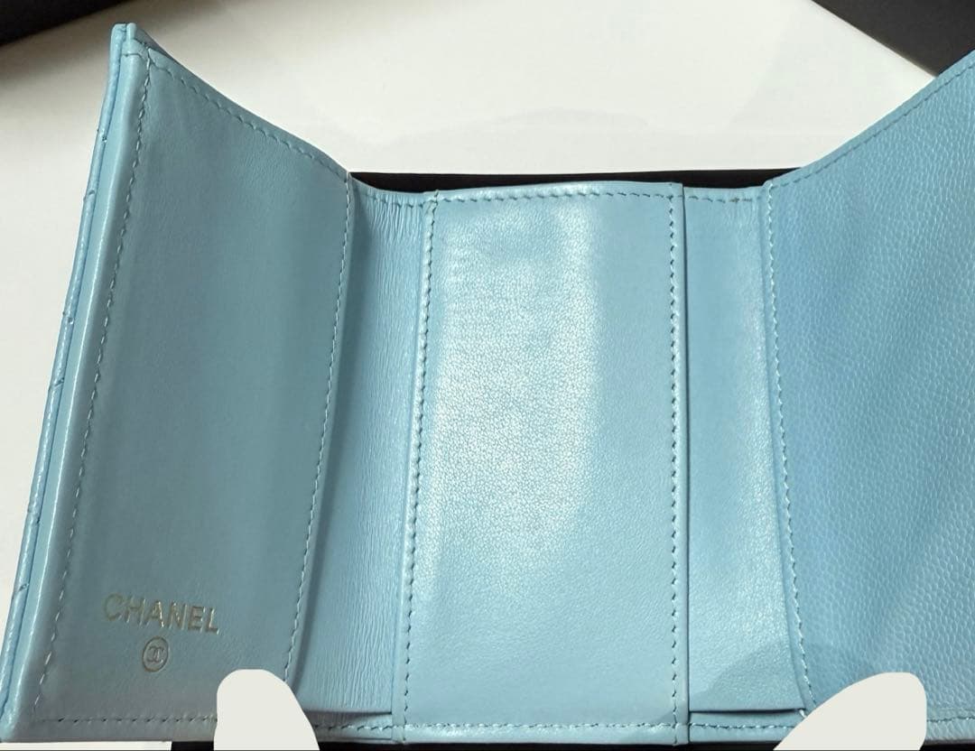 CHANEL 三つ折り財布 マトラッセ キャビアスキン 水色