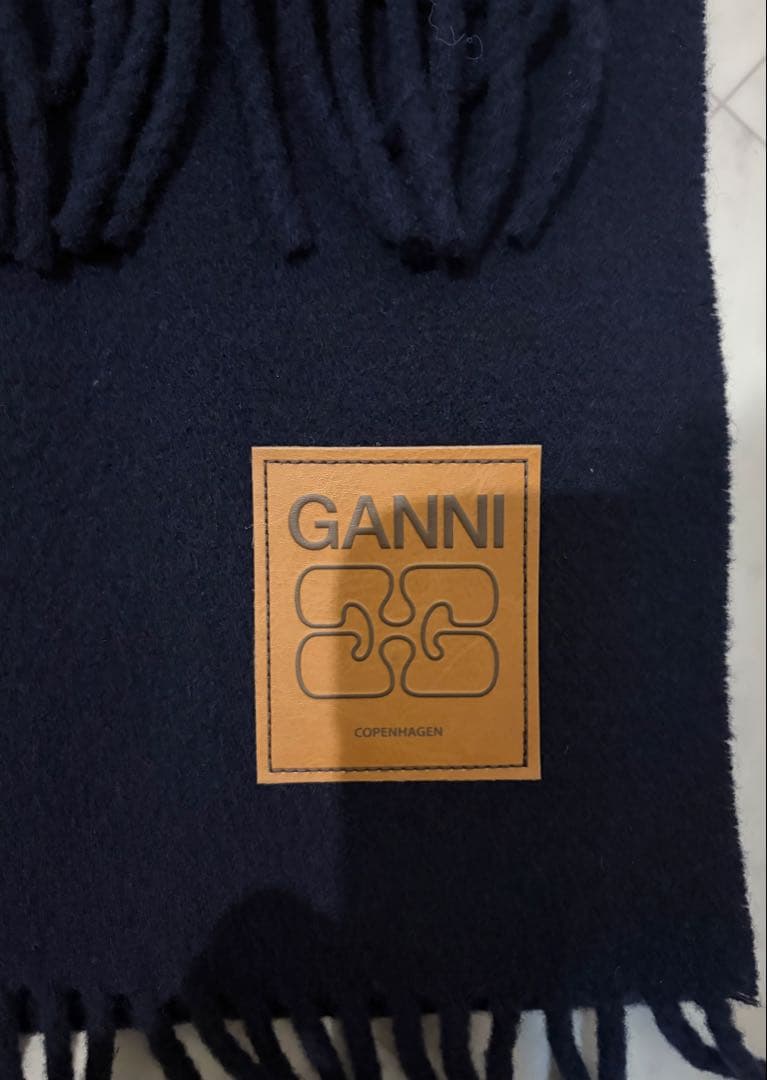 GANNI ダークブルー　フリンジマフラー