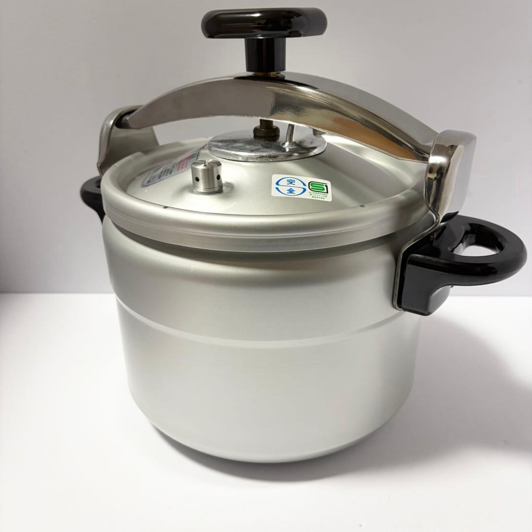 未使用品 RIKEN 家庭用圧力鍋 6.0L 圧力鍋 お料理ブック付き 理研