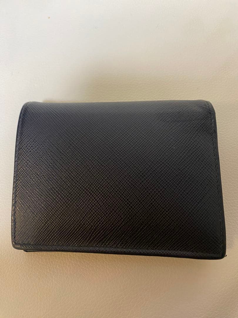 プラダ　二つ折り財布