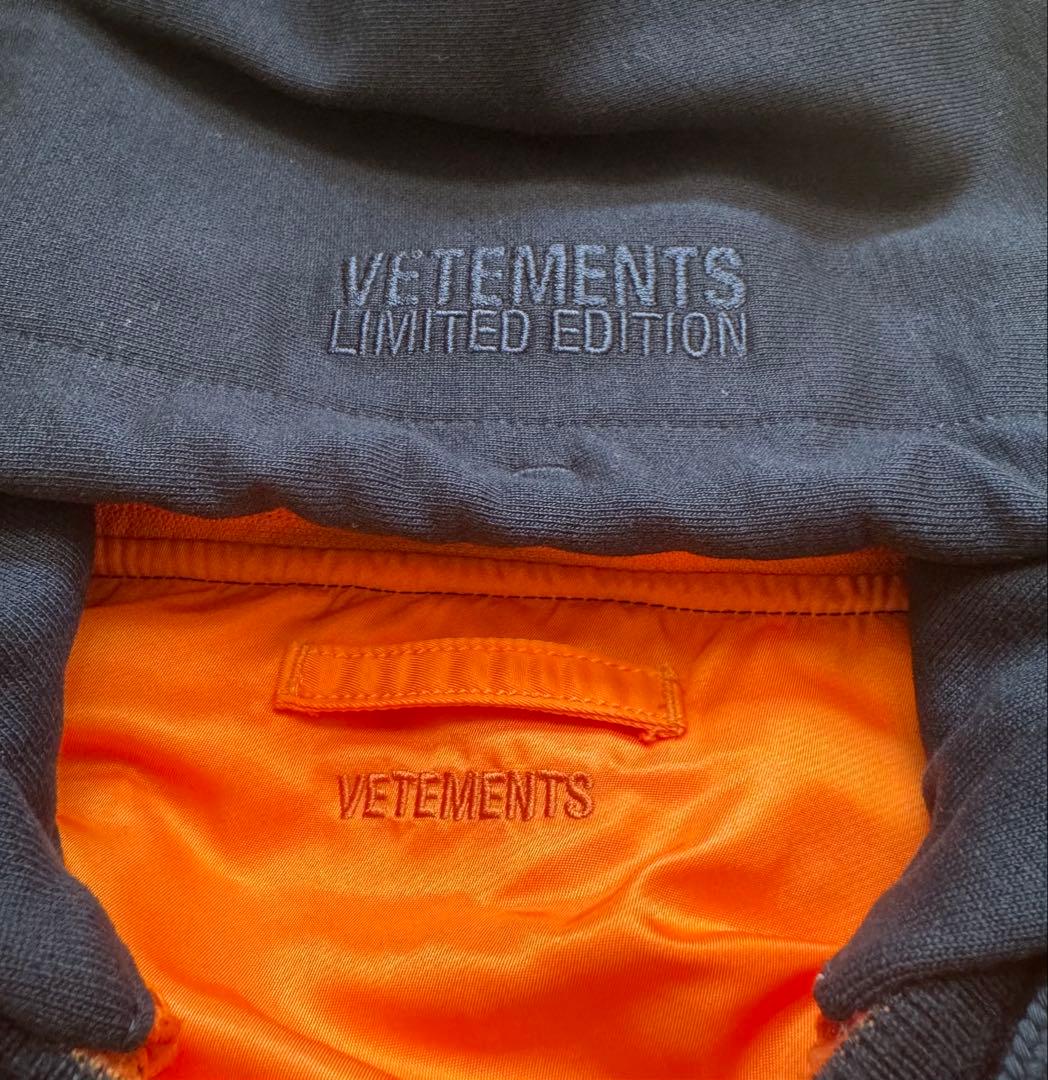 ジャケット・アウター VETEMENTS Quilted Hooded Bomber Jacket