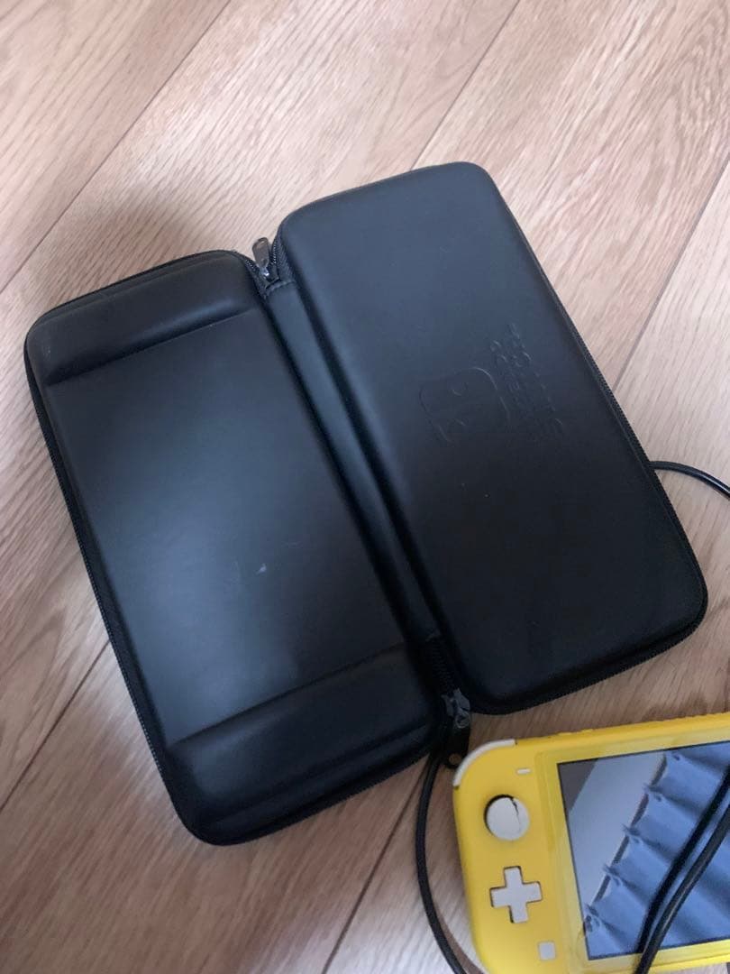 NintendoSwitch Lite イエロー 本体 充電ケーブル付きソフト有