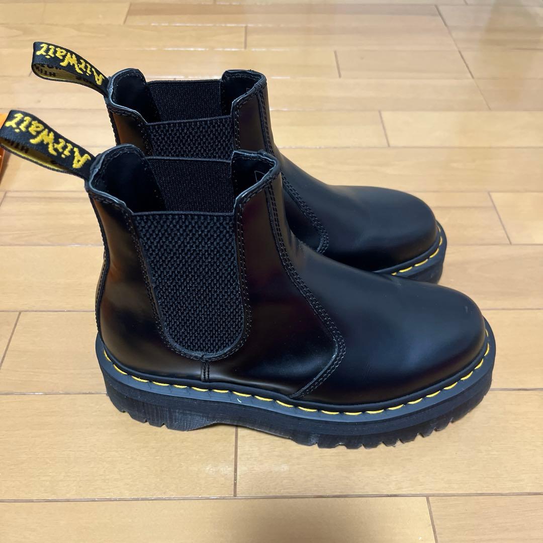 Dr. Martens ブラック チェルシーブーツ 厚底
