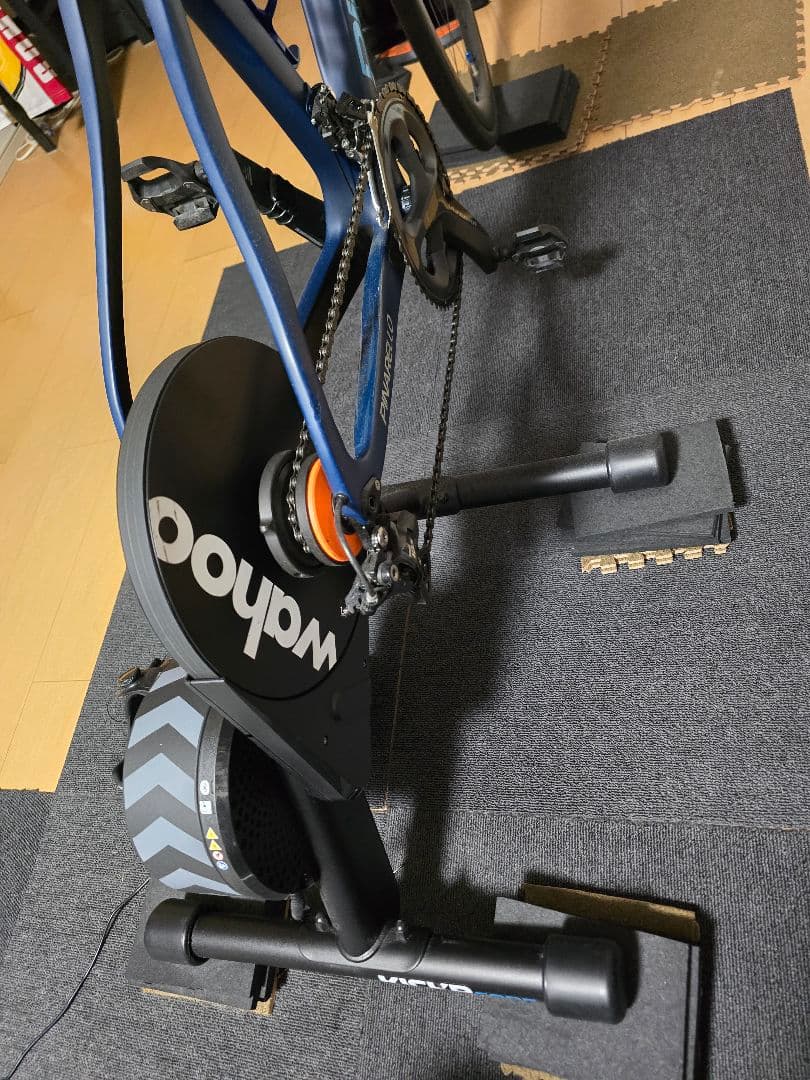 アクセサリー wahoo KICKR CORE ZWIFT ONE