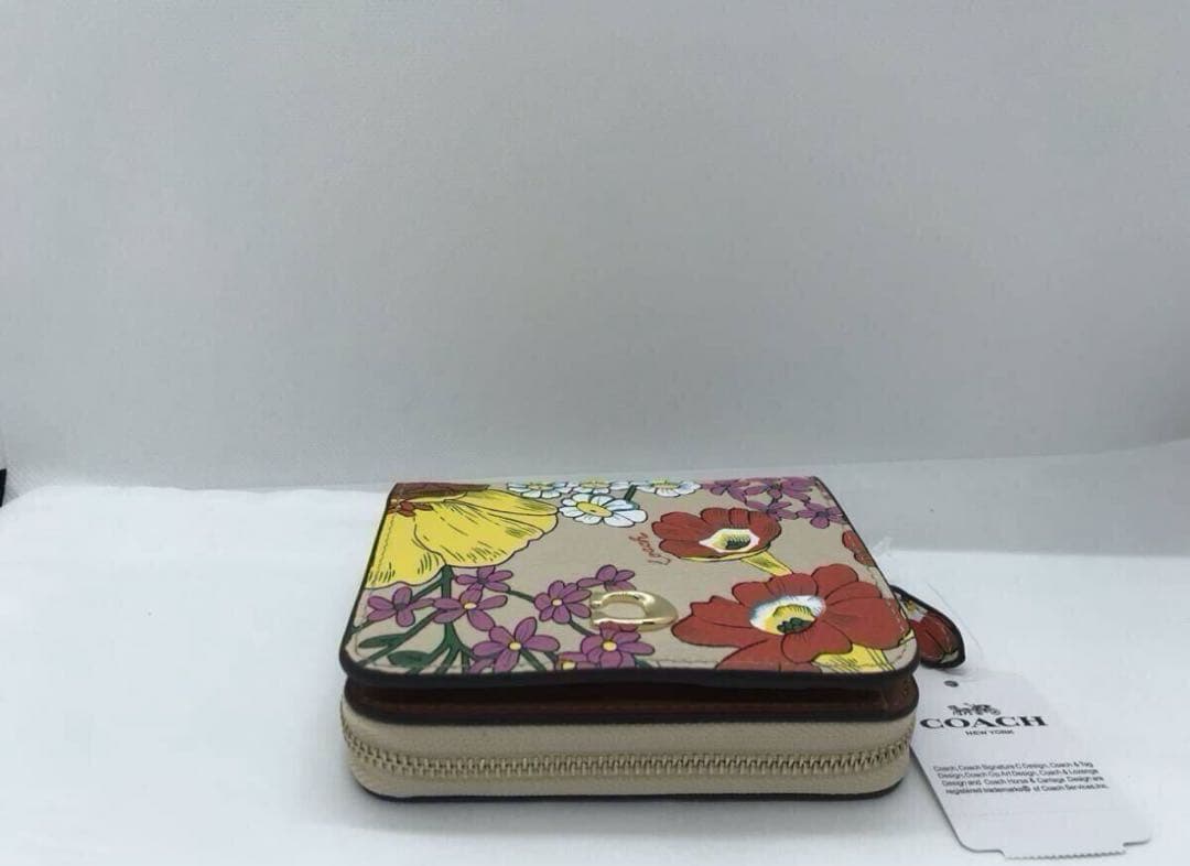 新品　COACH 二つ折り財布　花柄