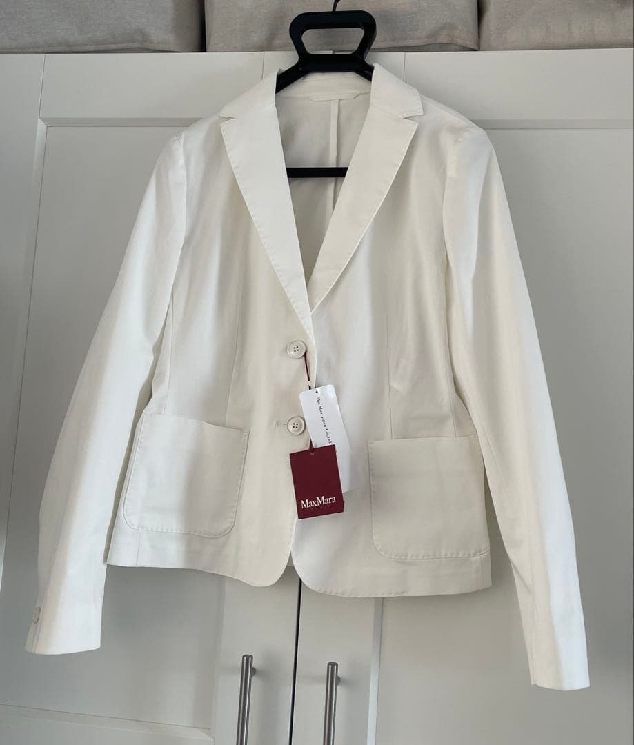 MaxＭara 白ジャケット　新品未使用品　素敵です‼️ 82,000+税