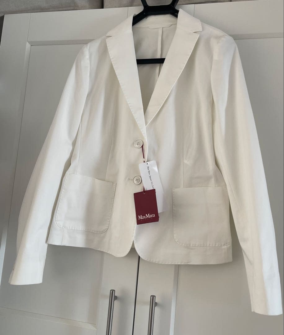 MaxＭara 白ジャケット　新品未使用品　素敵です‼️ 82,000+税