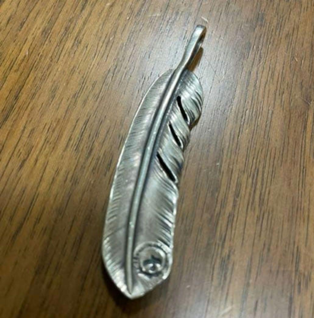 金付き特大フェザー右向き