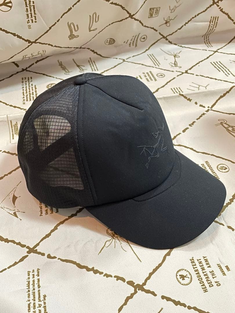 【新品未使用】アークテリクス　Bird Trucker Curved