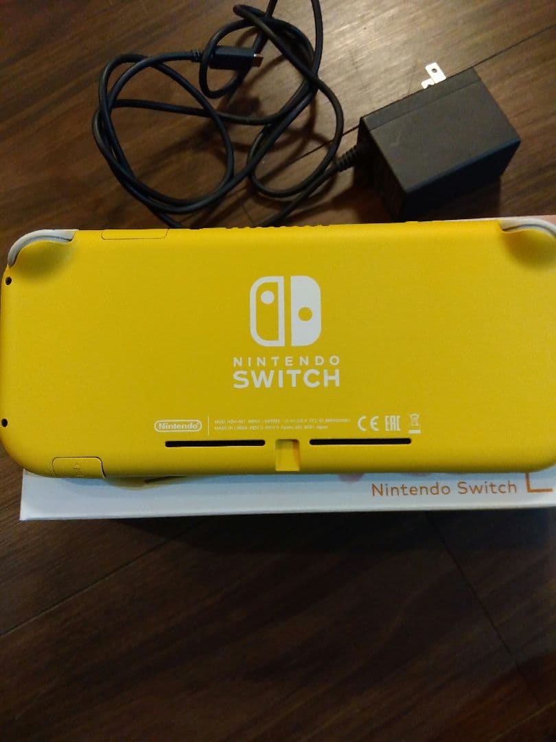 Nintendo SwitchLite　任天堂スイッチ　イエロー黄