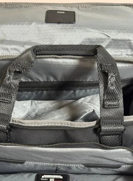 TUMI ALPHA 3 ブラックボストンバッグ 232722D