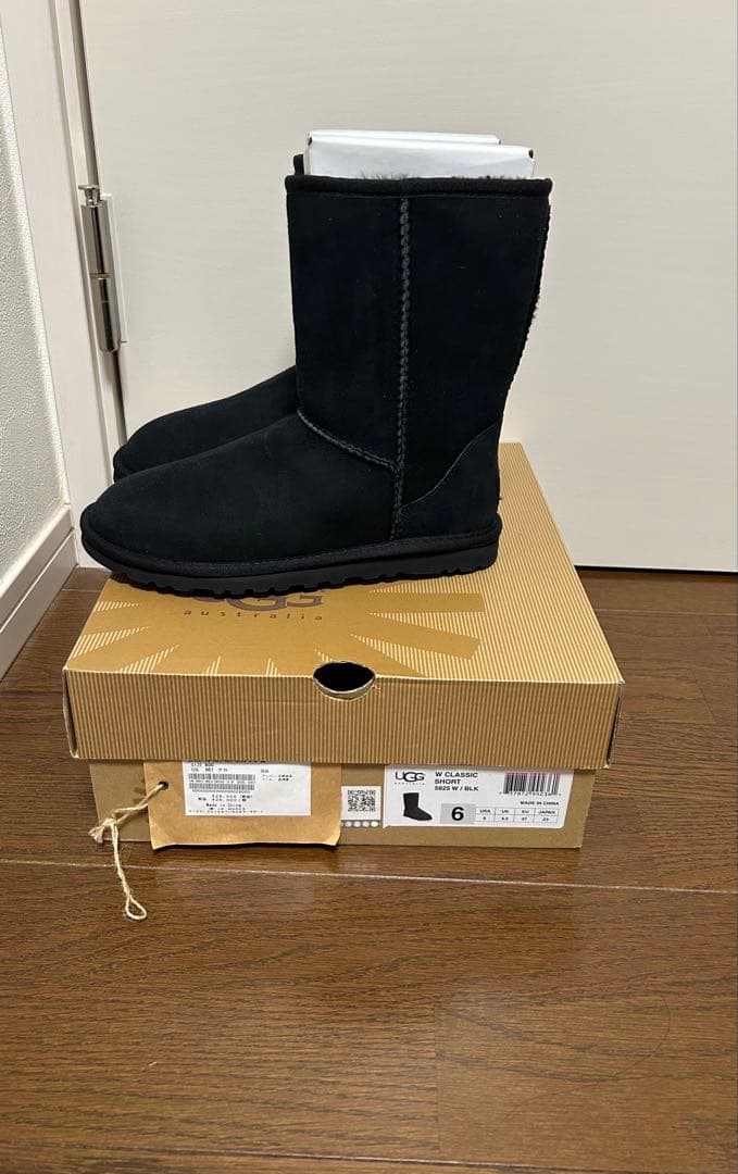 UGG W CLASSIC SHORTブラックショート 6 23cm 未使用