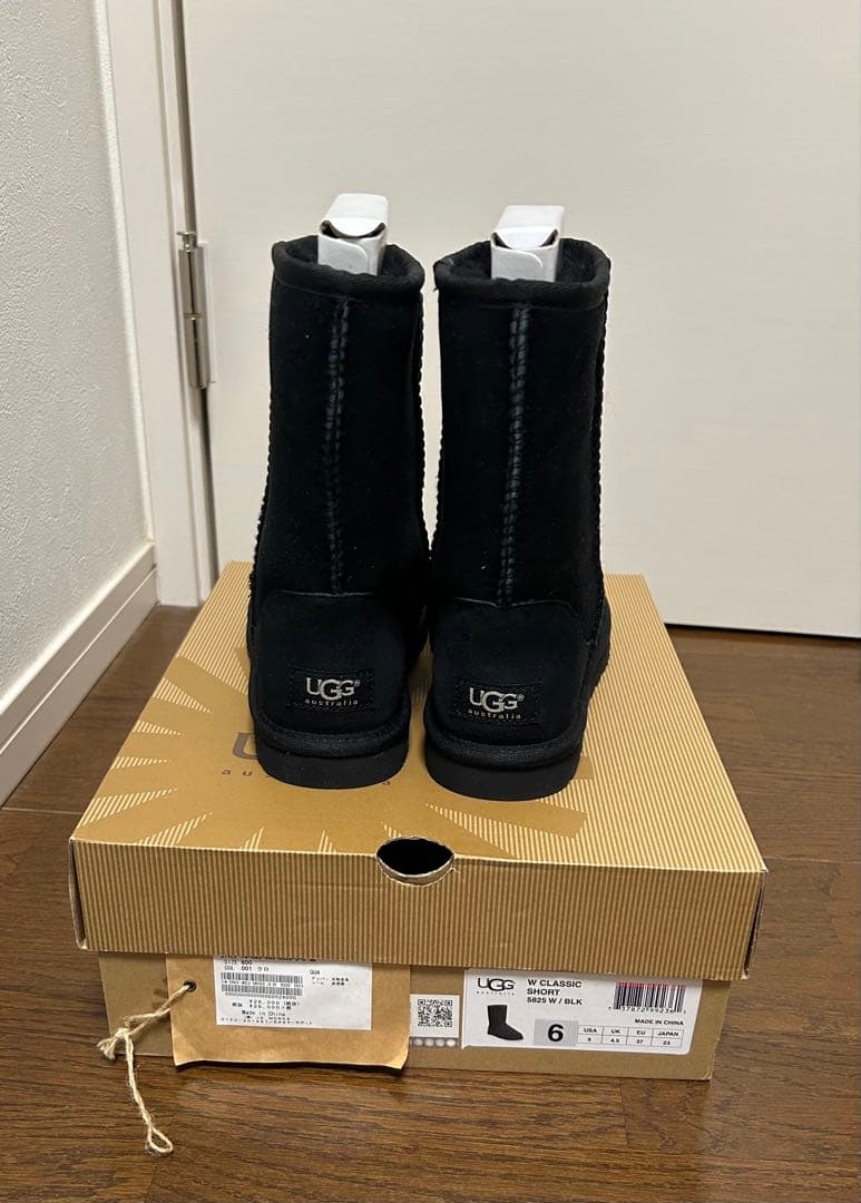 UGG W CLASSIC SHORTブラックショート 6 23cm 未使用