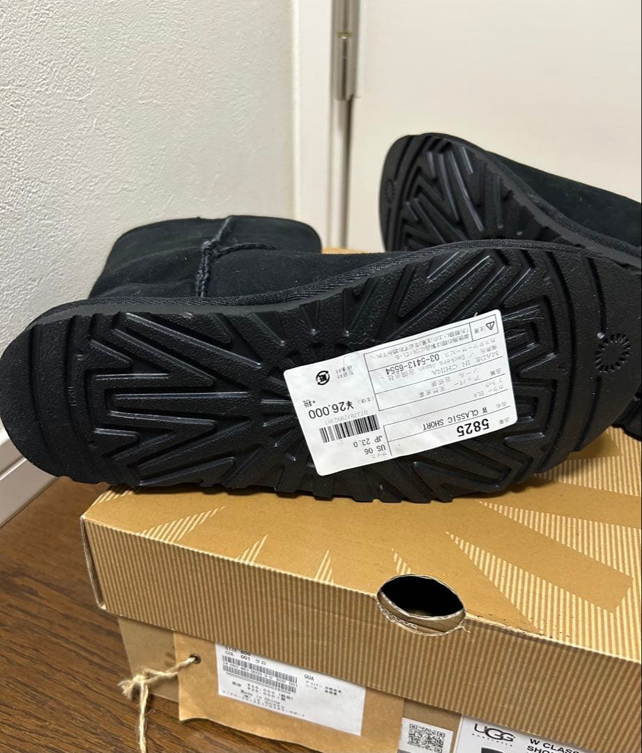 UGG W CLASSIC SHORTブラックショート 6 23cm 未使用