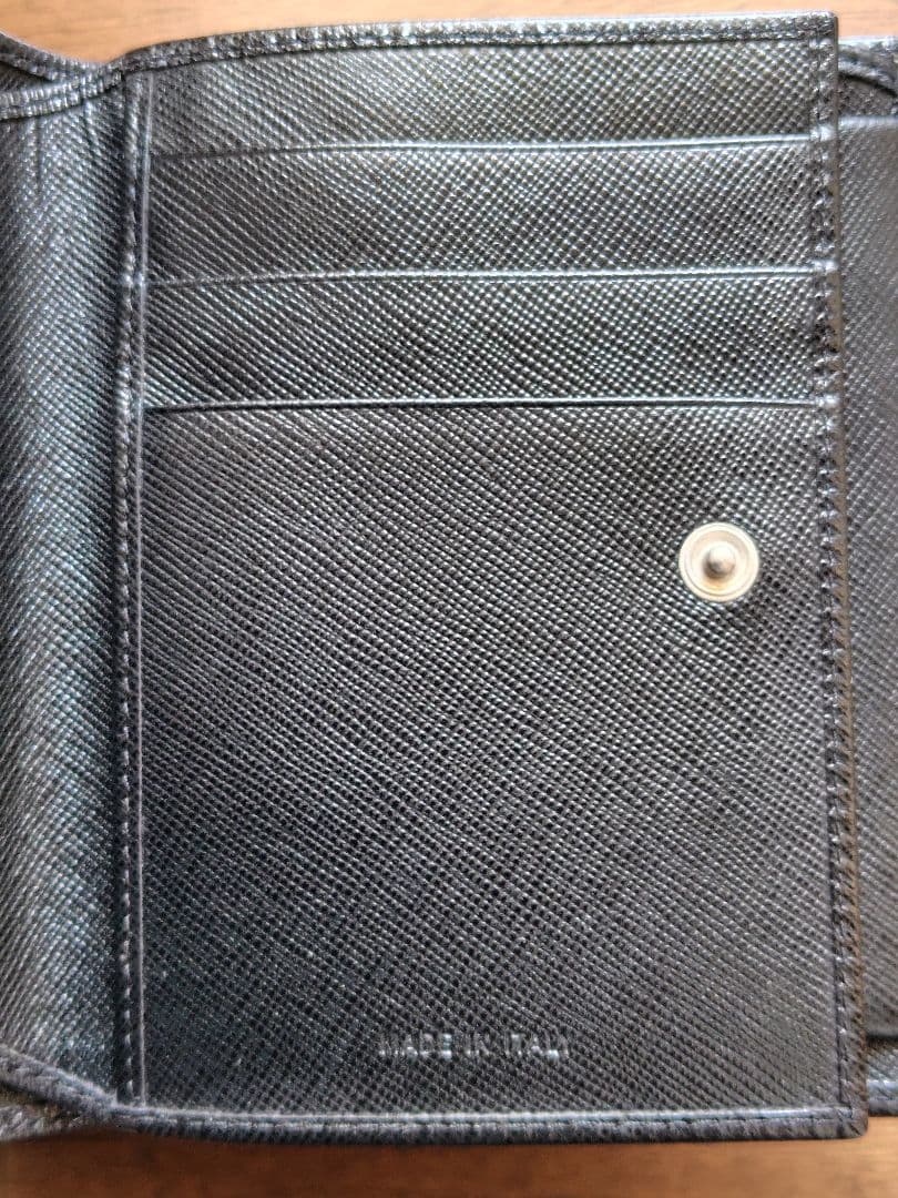 プラダ　革財布 M668