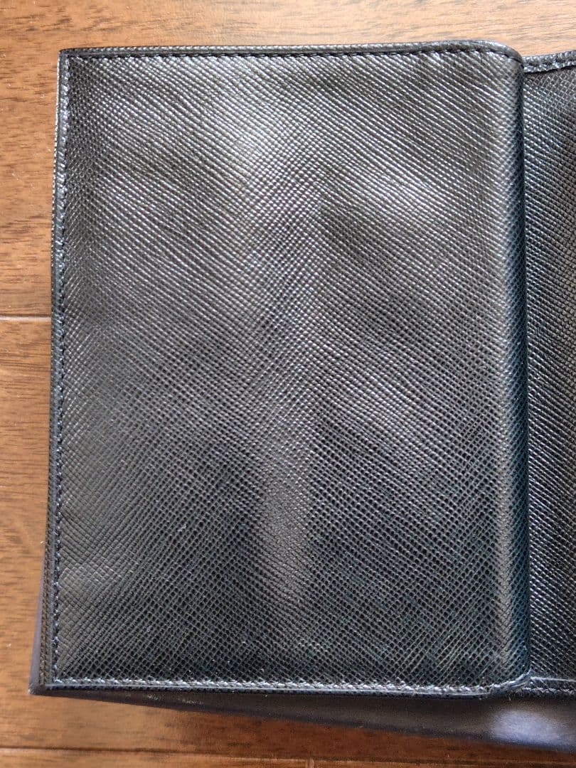 プラダ　革財布 M668
