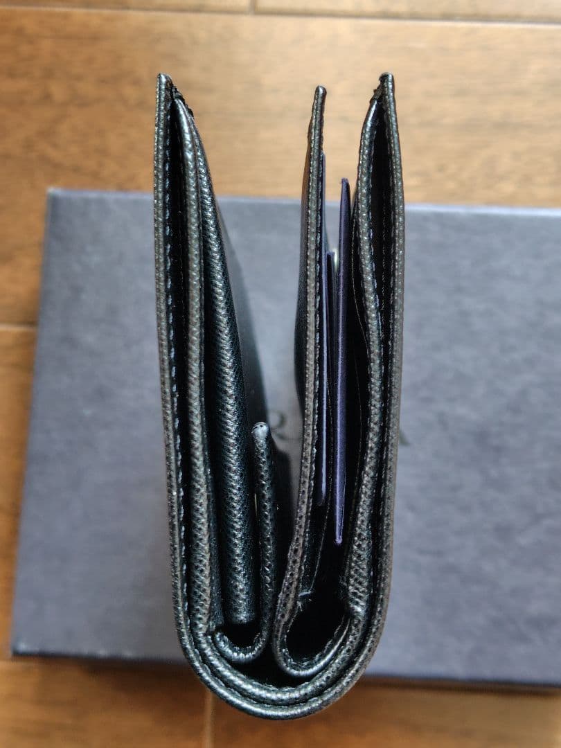 プラダ　革財布 M668