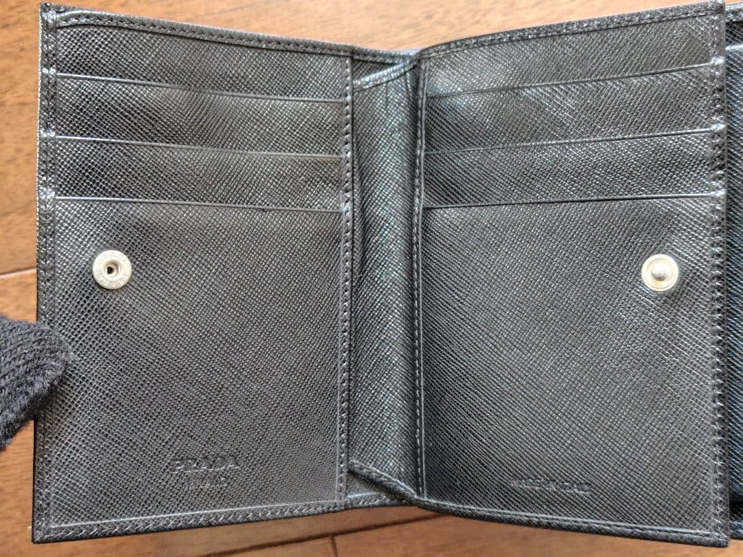 プラダ　革財布 M668