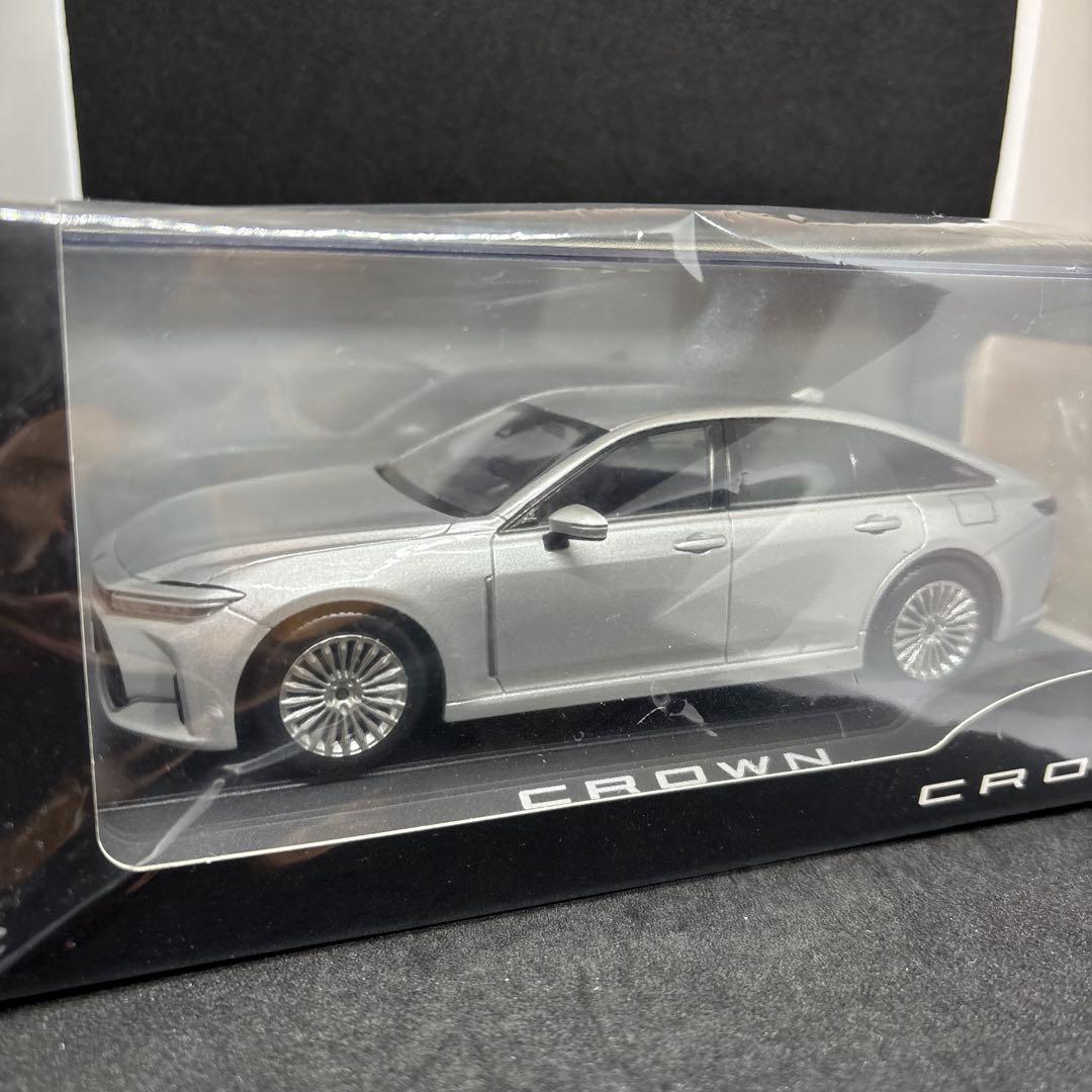 1/30 トヨタ カラーサンプル クラウンセダン HEV プレシャスシルバー