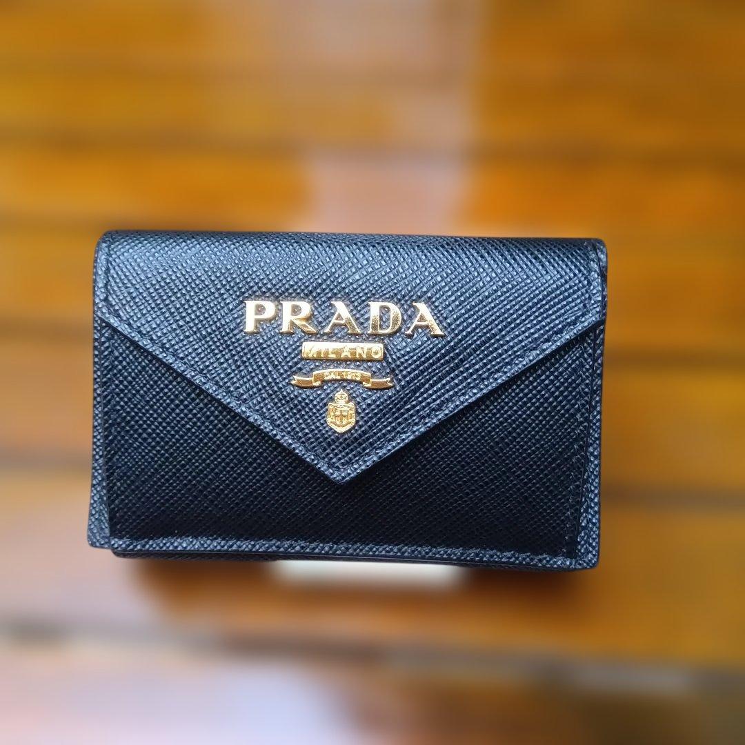 ユ*ー様 ⭕️PRADA 三つ折り財布 黒【極美品】