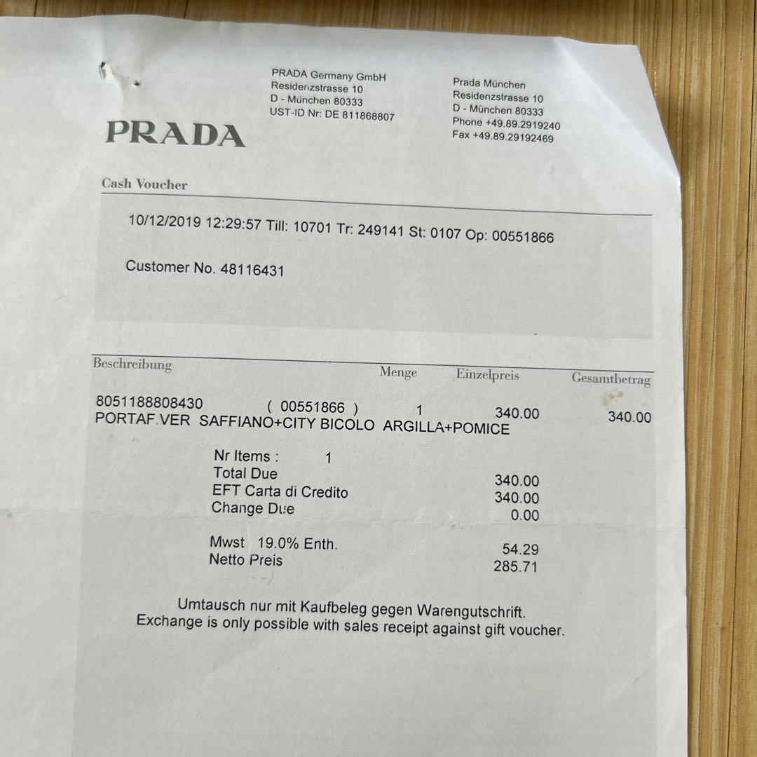 PRADA サフィアーノ　二つ折り財布　レザー　水色