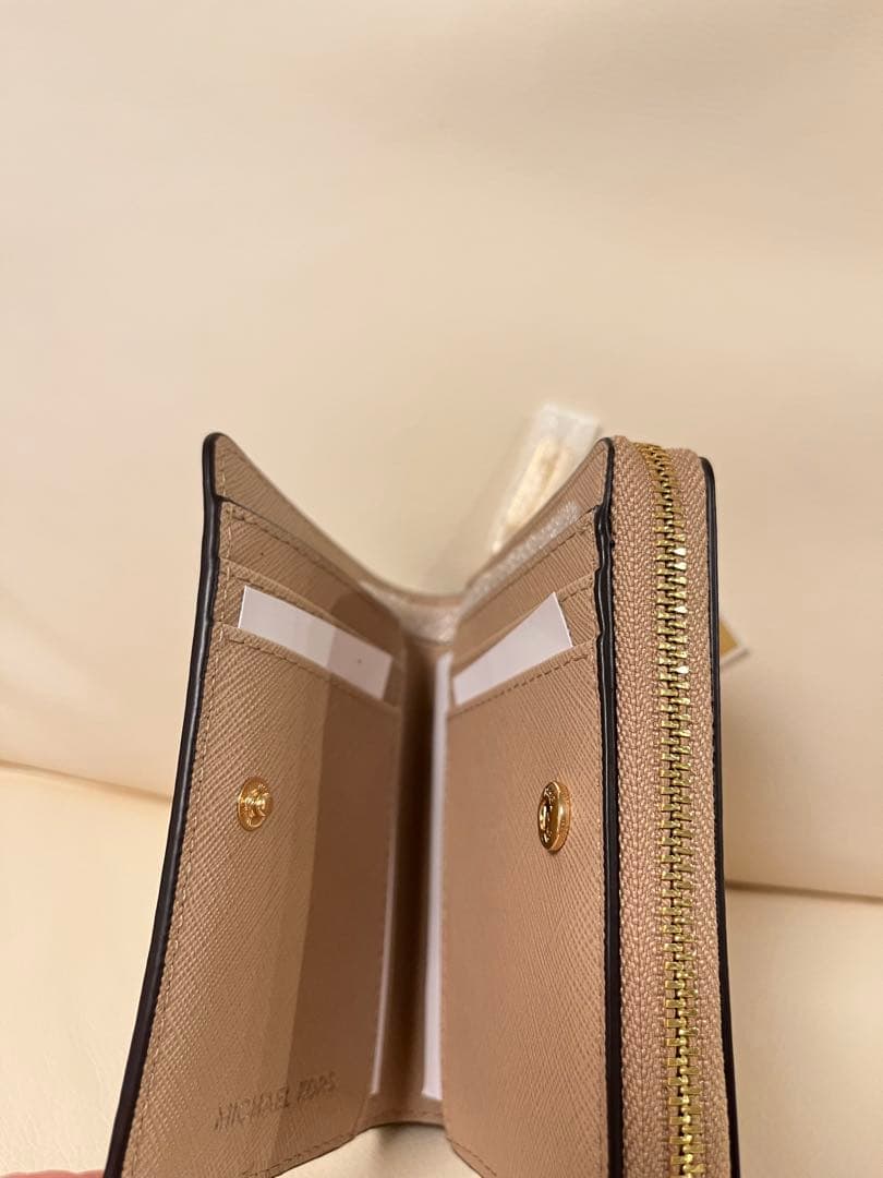 『新品』MICHEAL KORS 二つ折り財布 ✿お値下げ中✿