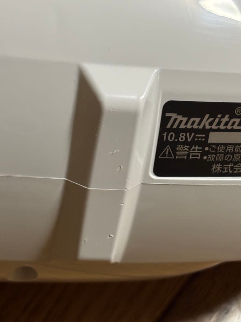 m*様 【美品】マキタ コードレス掃除機CL107 10.8Vバッテリ充電器付