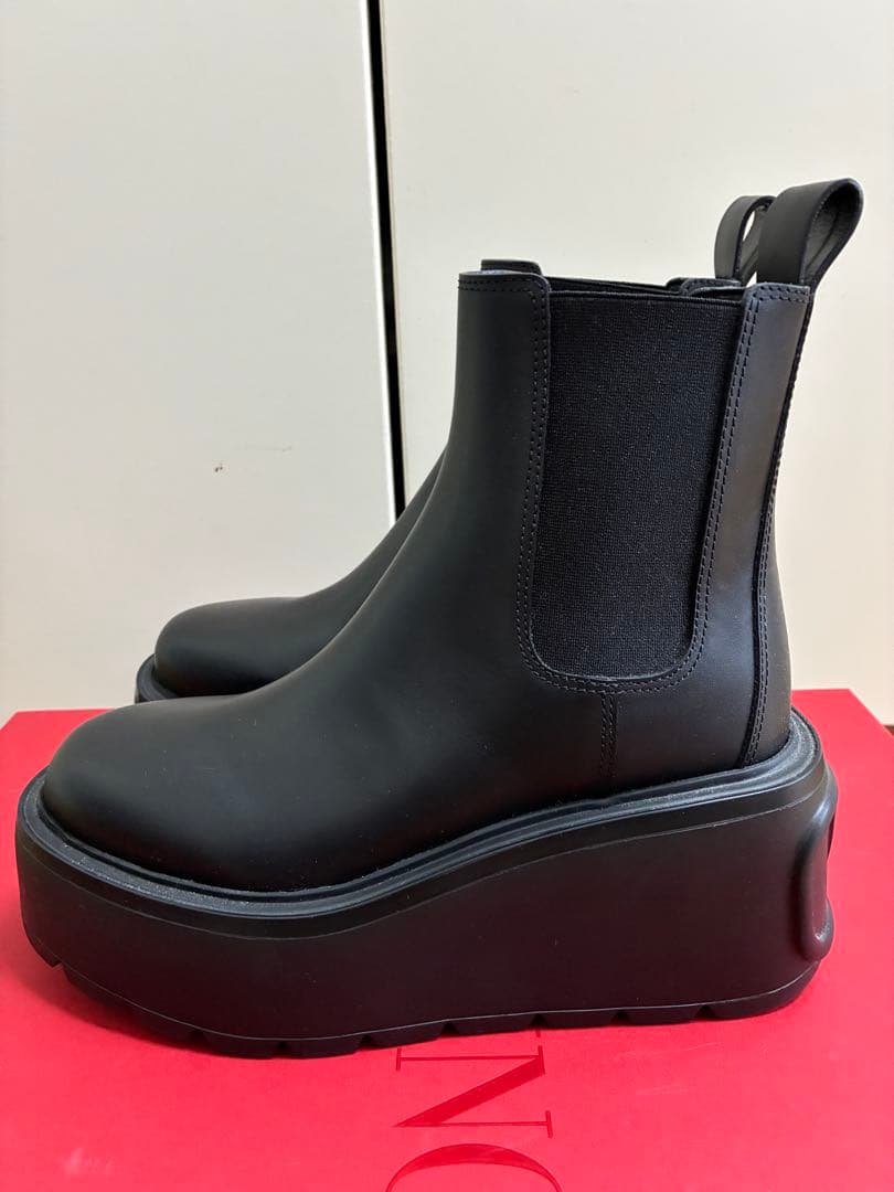 新品未使用】ヴァレンティノ　ショートブーツ