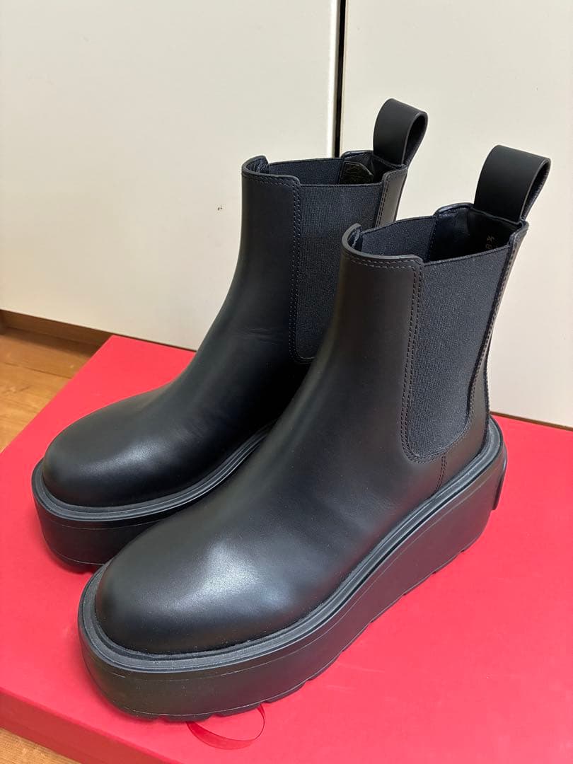 新品未使用】ヴァレンティノ　ショートブーツ