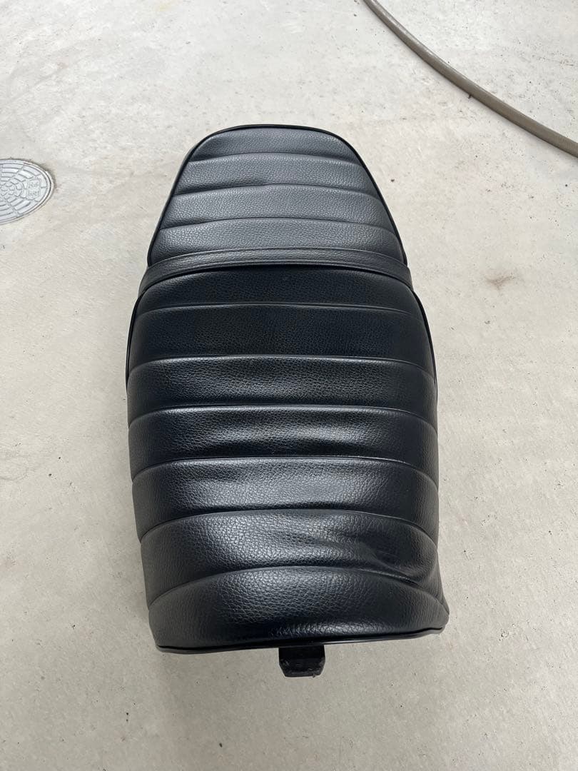 ゼファー750 純正シートベース　タックロールシート
