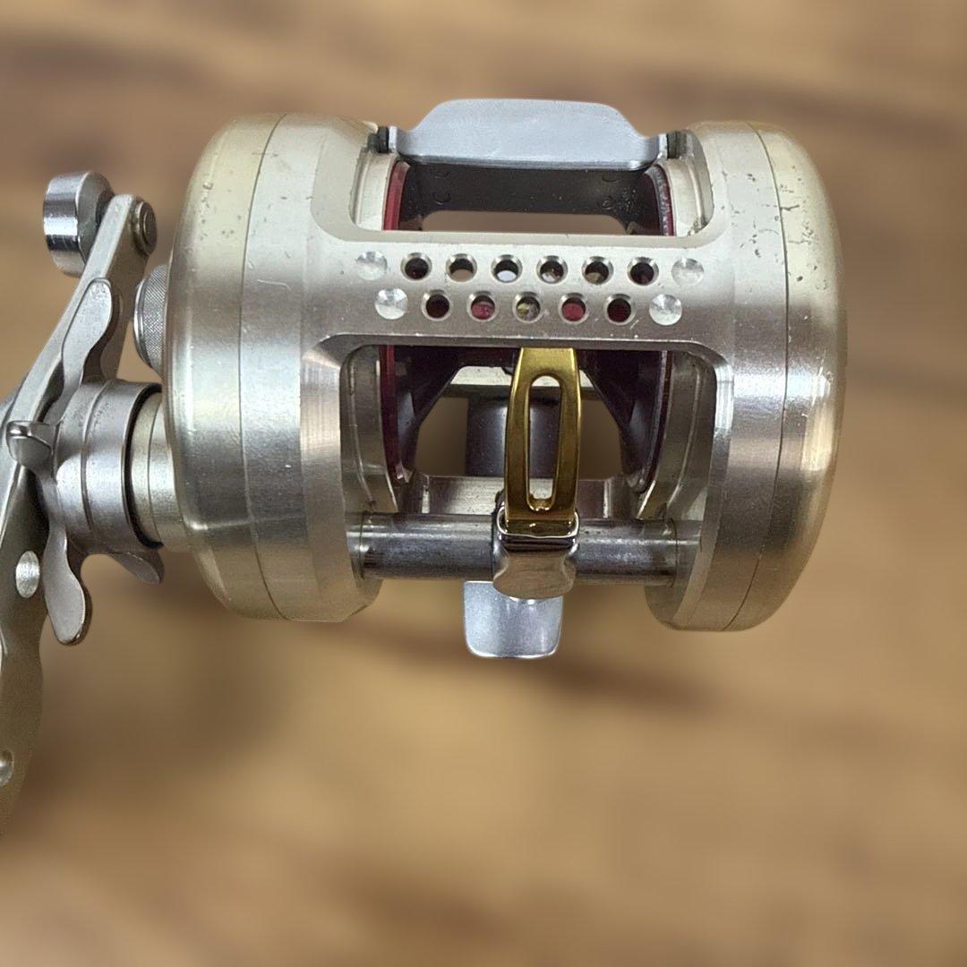 DAIWA ダイワ MILLIONAIRE 250 リール