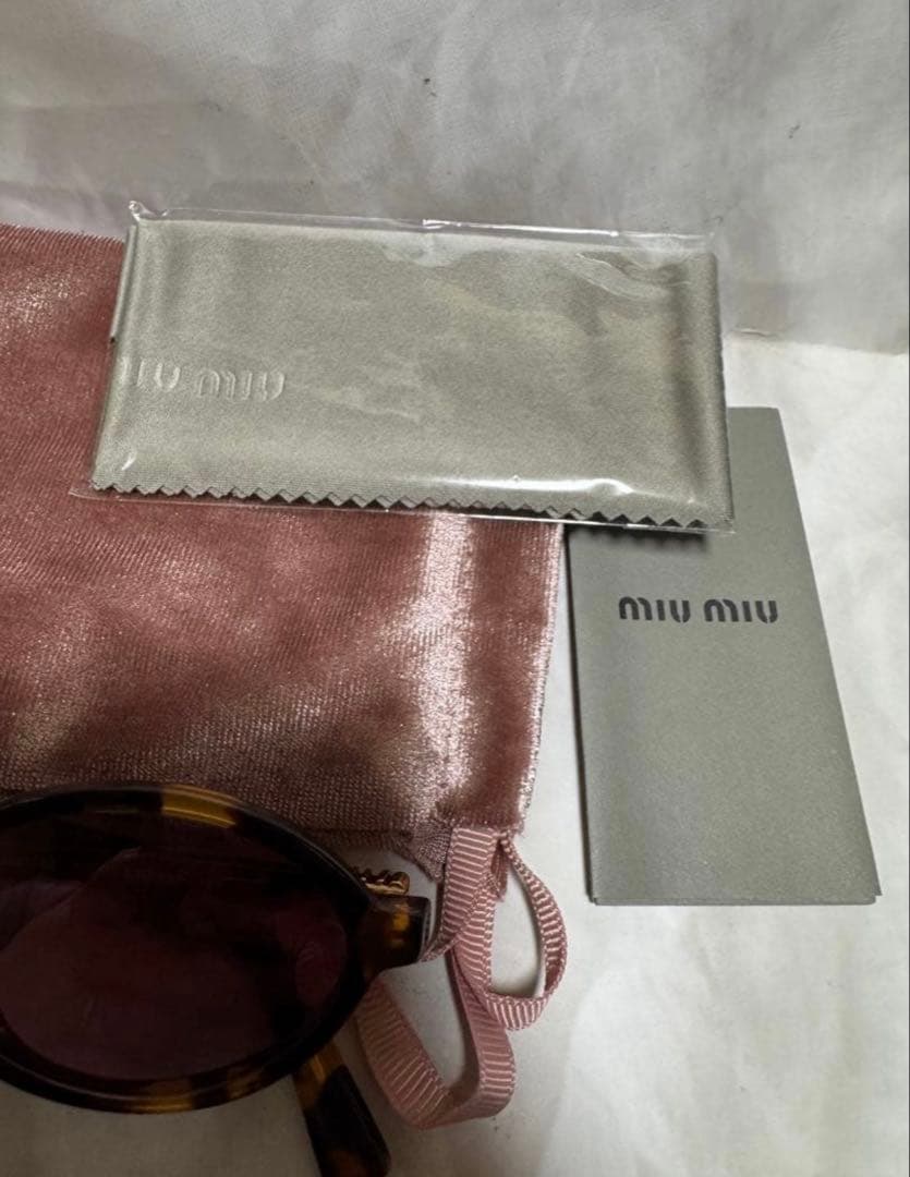 タイムセール中。MIUMIU レディーサングラス
