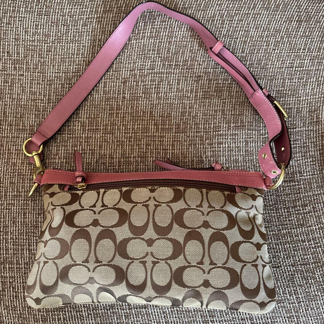 美品Coach コーチ　ボディバッグ・ウエストポーチ ベージュ・ピンク