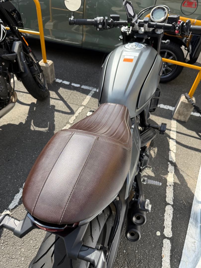 ducati スクランブラー800 カフェシート