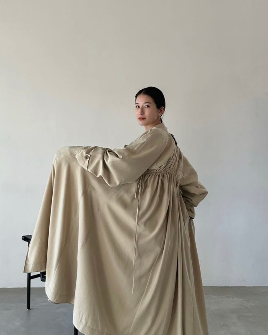 ジャケット・アウター CLANE BACK GATHER DRESS TRENCH COAT