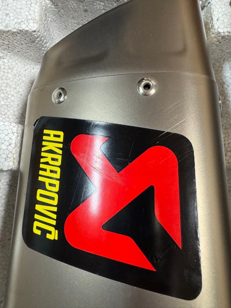 AKRAPOVIČ スリップオンマフラー 車検対応本体YAMAHAMT10