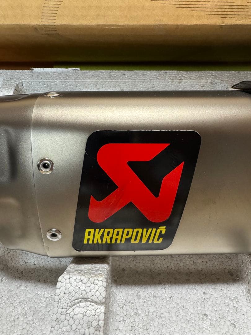 AKRAPOVIČ スリップオンマフラー 車検対応本体YAMAHAMT10