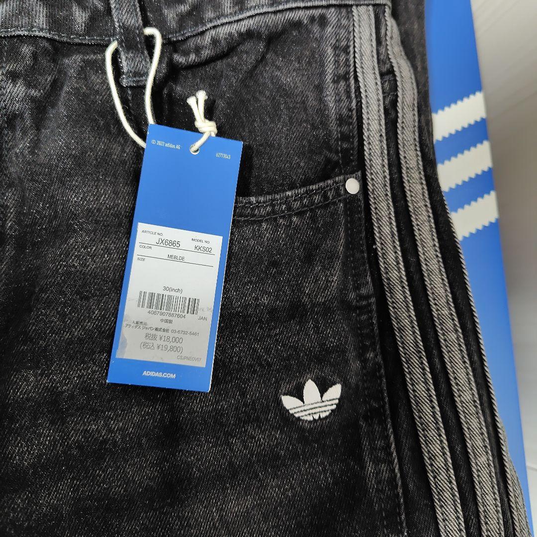 アディダスオリジナルス　ルーズデニムパンツ　サイドライン　新品タグ付き30　28