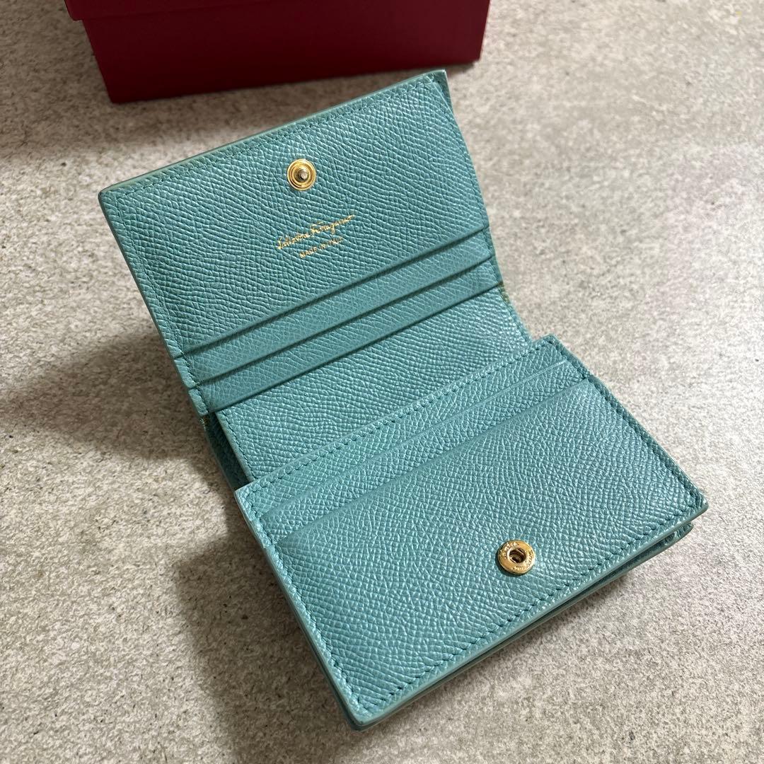 サルヴァトーレフェラガモ　二つ折り財布