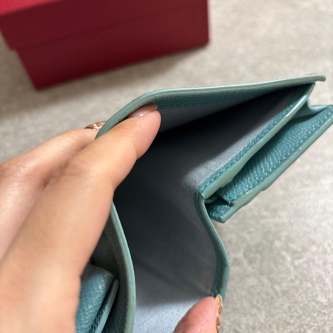 サルヴァトーレフェラガモ　二つ折り財布