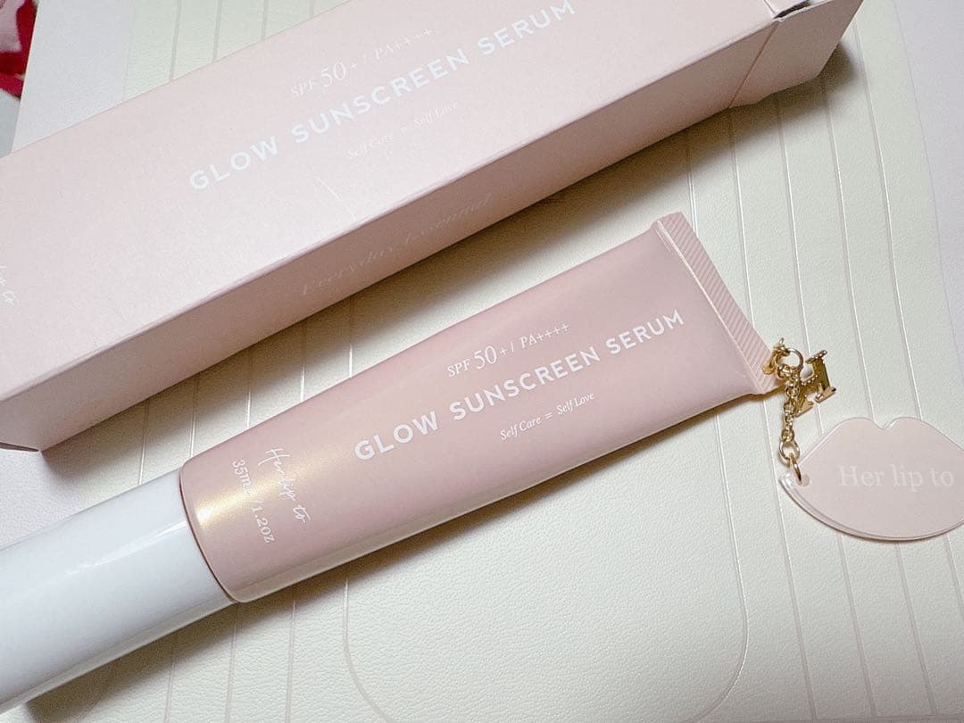 herlipto GLOW SUNSCREEN SERUM(ピンクチャーム付き)