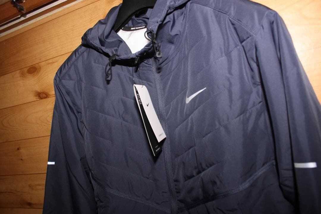 ナイキNIKE　M紺中綿入りウインドブレーカーランニングジャケット　DD5645