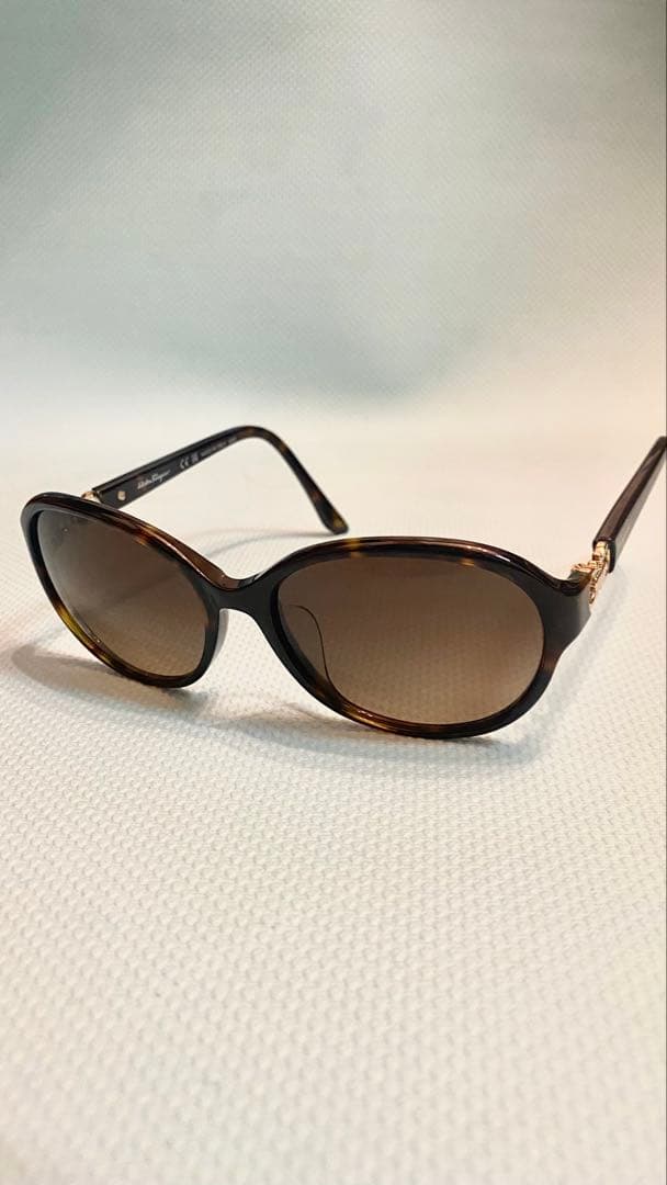 Ferragamo ダークブラウン サングラス