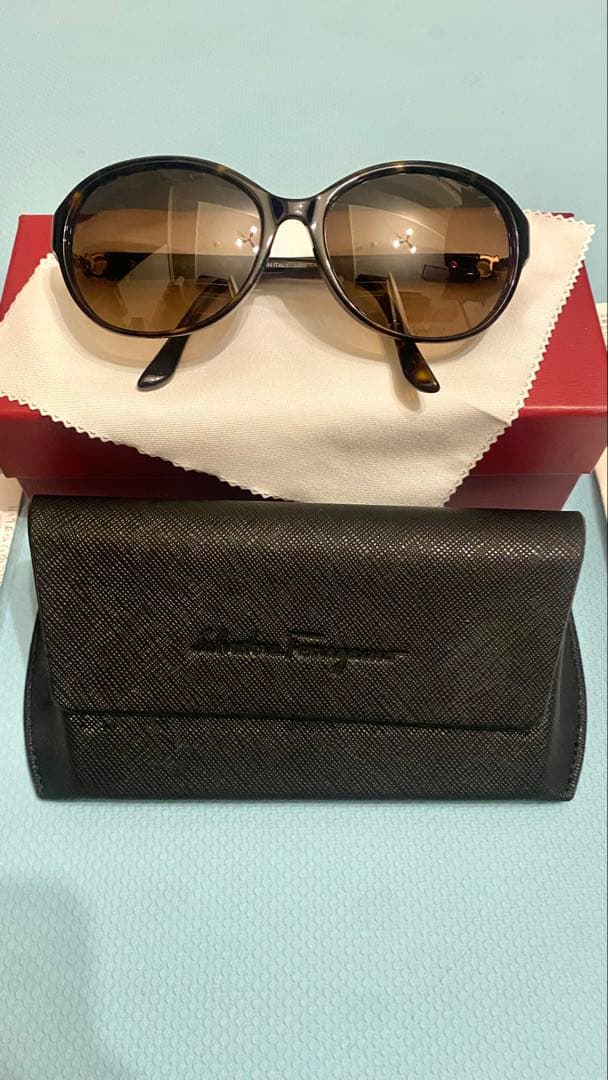 Ferragamo ダークブラウン サングラス