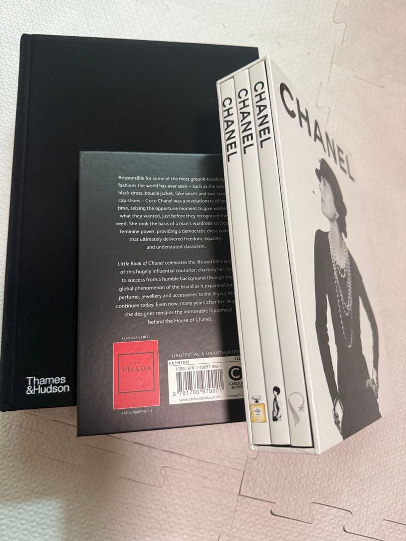 CHANEL 本 Book Catwalk