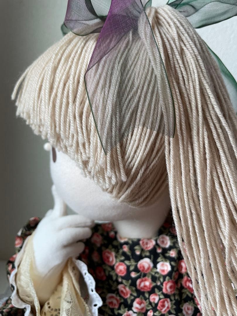 米山京子風　黒猫を抱いた女の子のお人形　大きめのお人形　ハンドメイド　花柄ドレス
