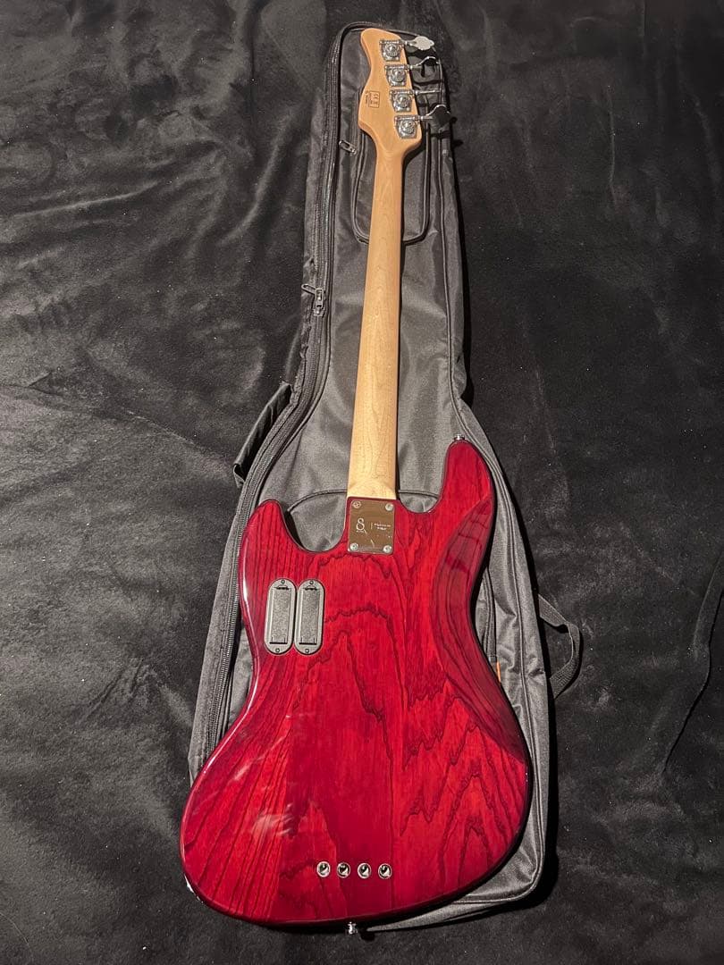 ベース Sire by Marcus Miller V7