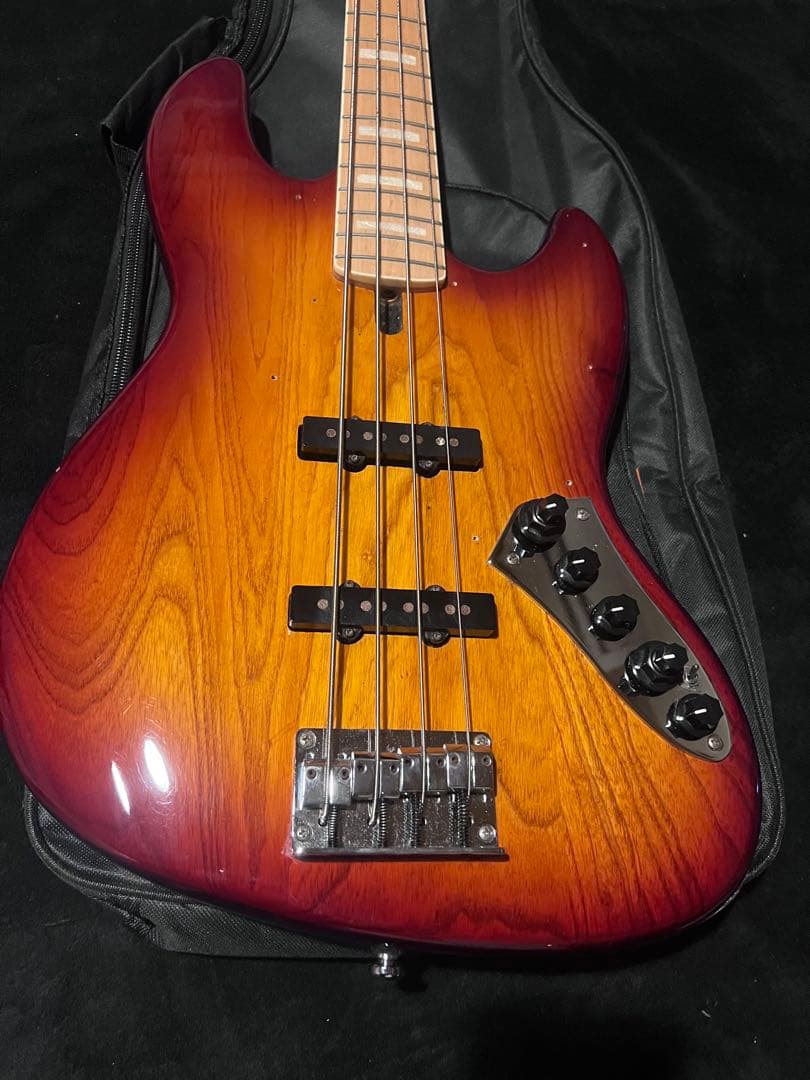ベース Sire by Marcus Miller V7